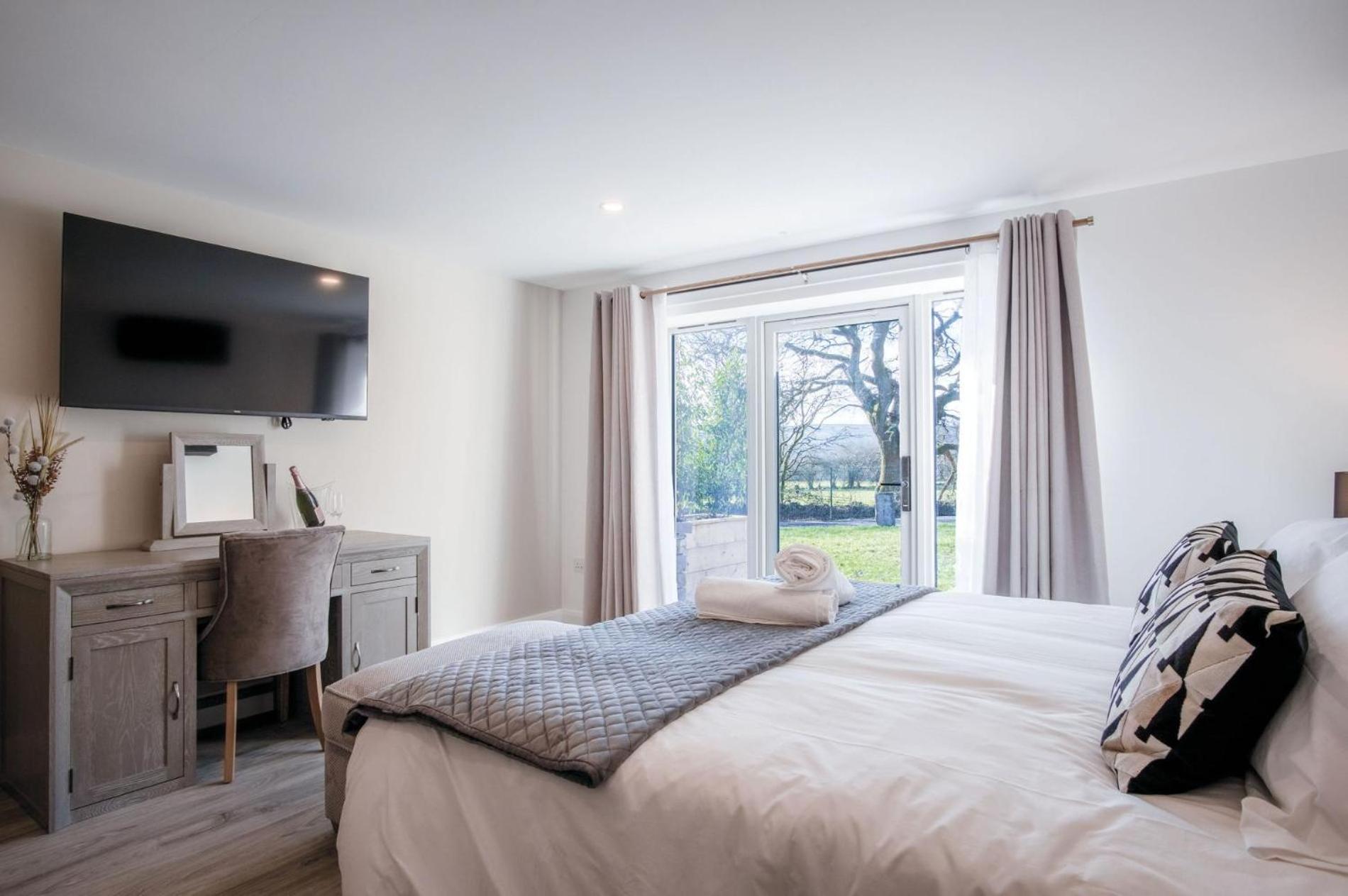 Suite 10 - Sleeping Giant Hotel - Pen Y Cae Inn Brecon Buitenkant foto
